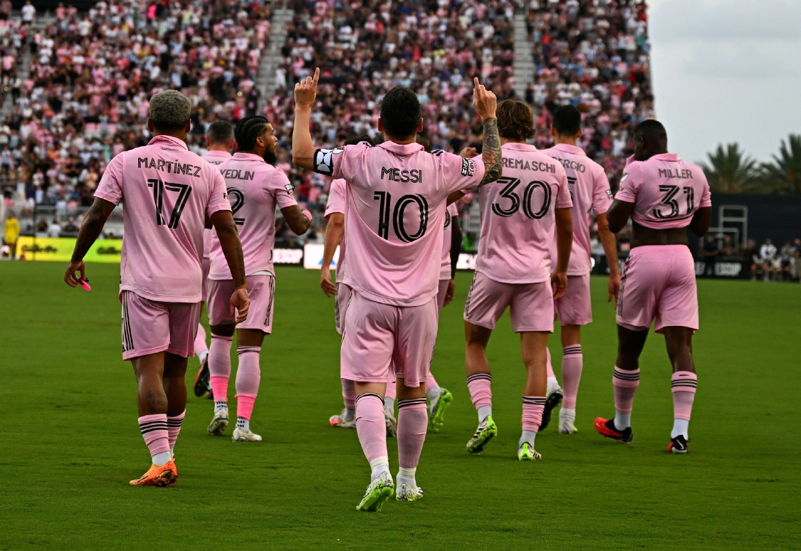 包含里程碑夜！亚特兰大战术微调，CBA常规赛赛前刷纪录，震撼外界，临场指挥获称赞的词条